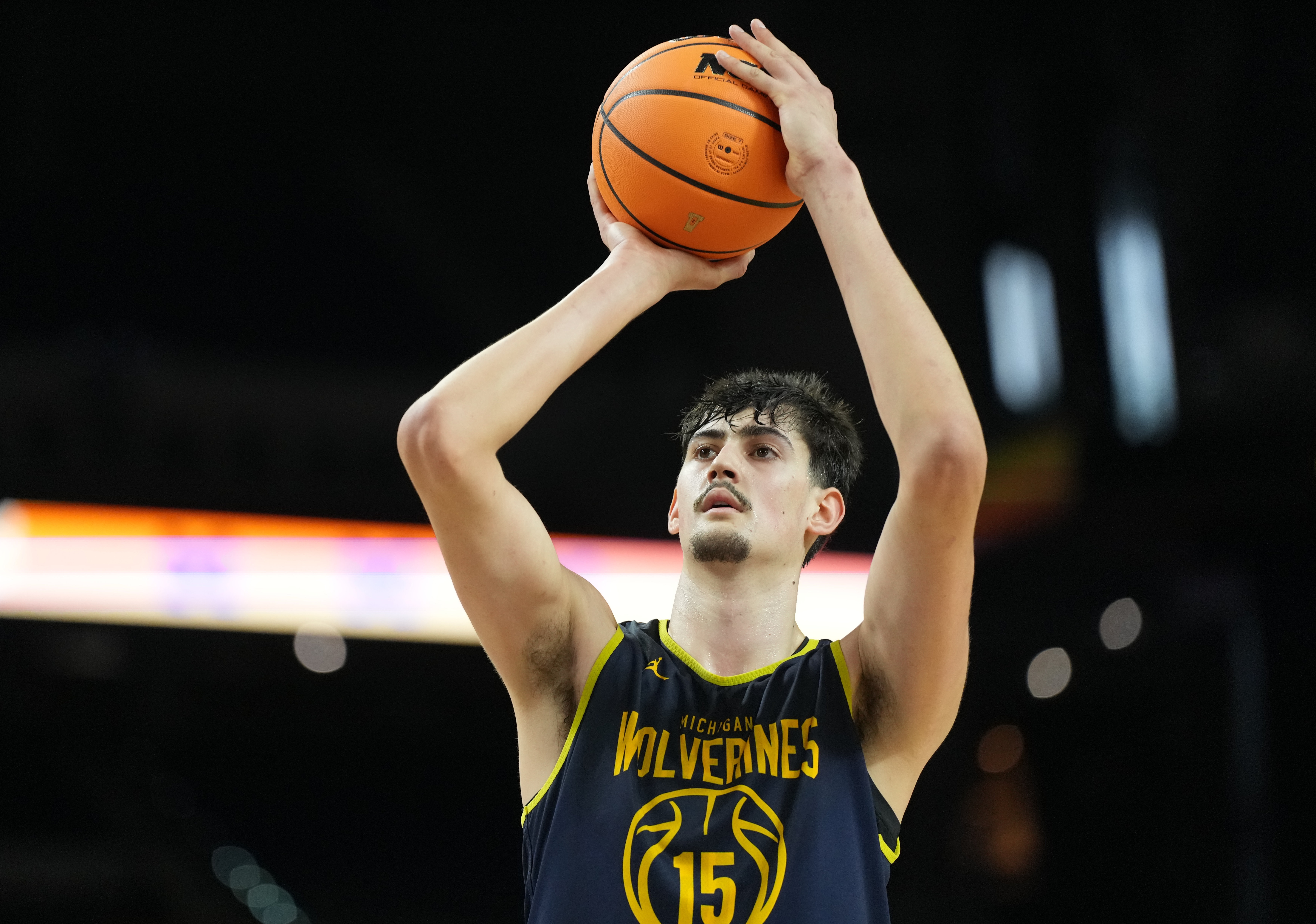 球派体育官网-镇守内线！密歇根2米21高塔马拉7投4中 砍下8分4板1助1断1帽