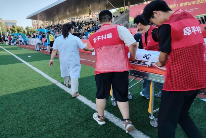 球派体育-河北阜平：医疗保障护航“村超”持续进行|中医医院|赛事|球员|足球|保障组_新浪体育_新浪新闻